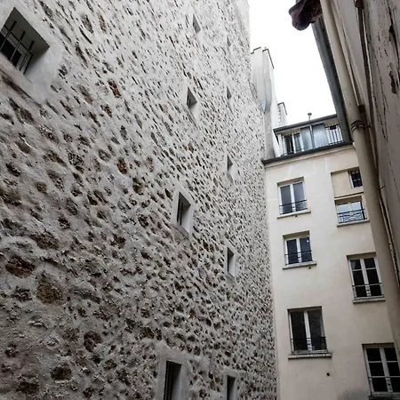Cosy Near Belleville Apartment